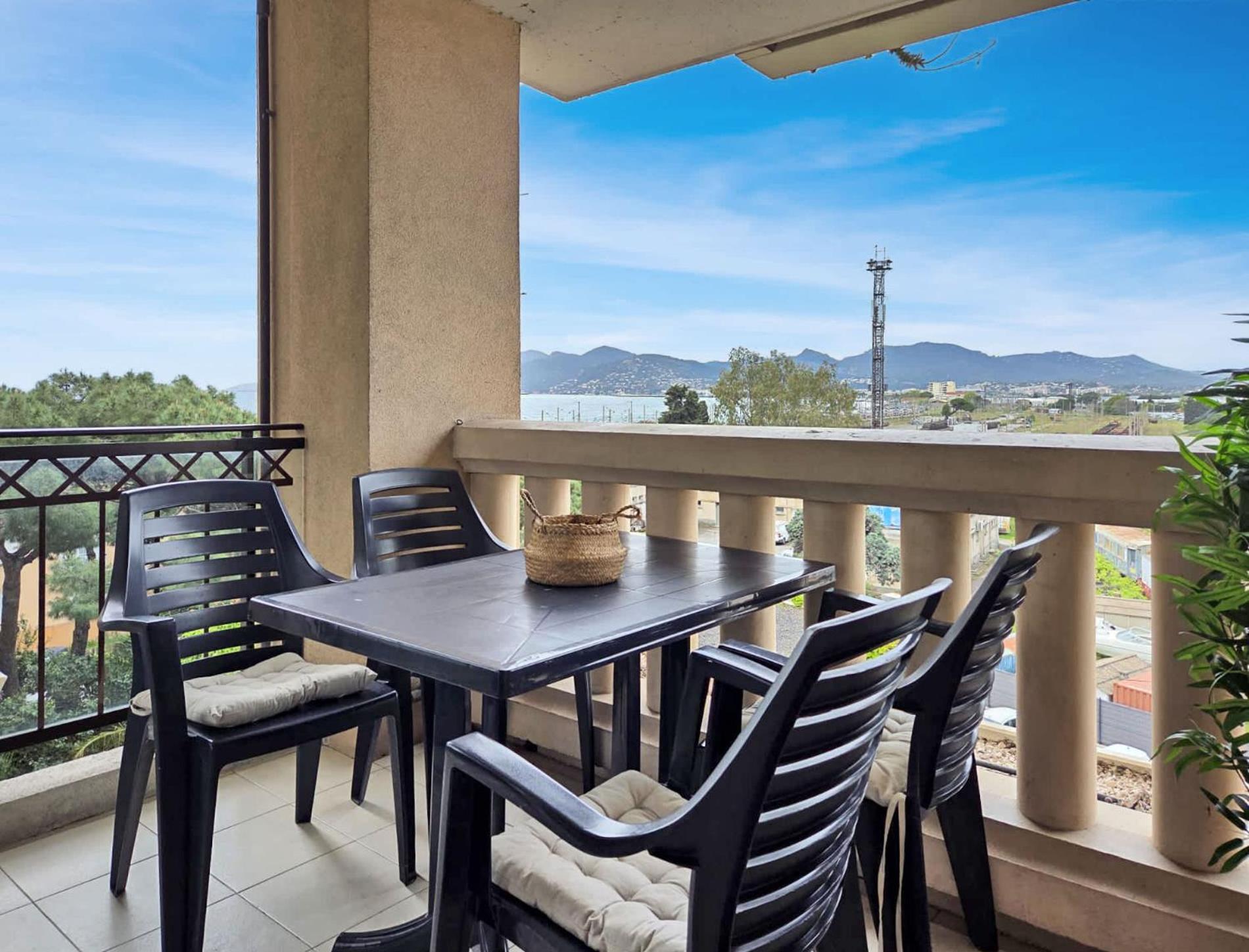 Le 468 - Balcon Vue & Piscine Apartment